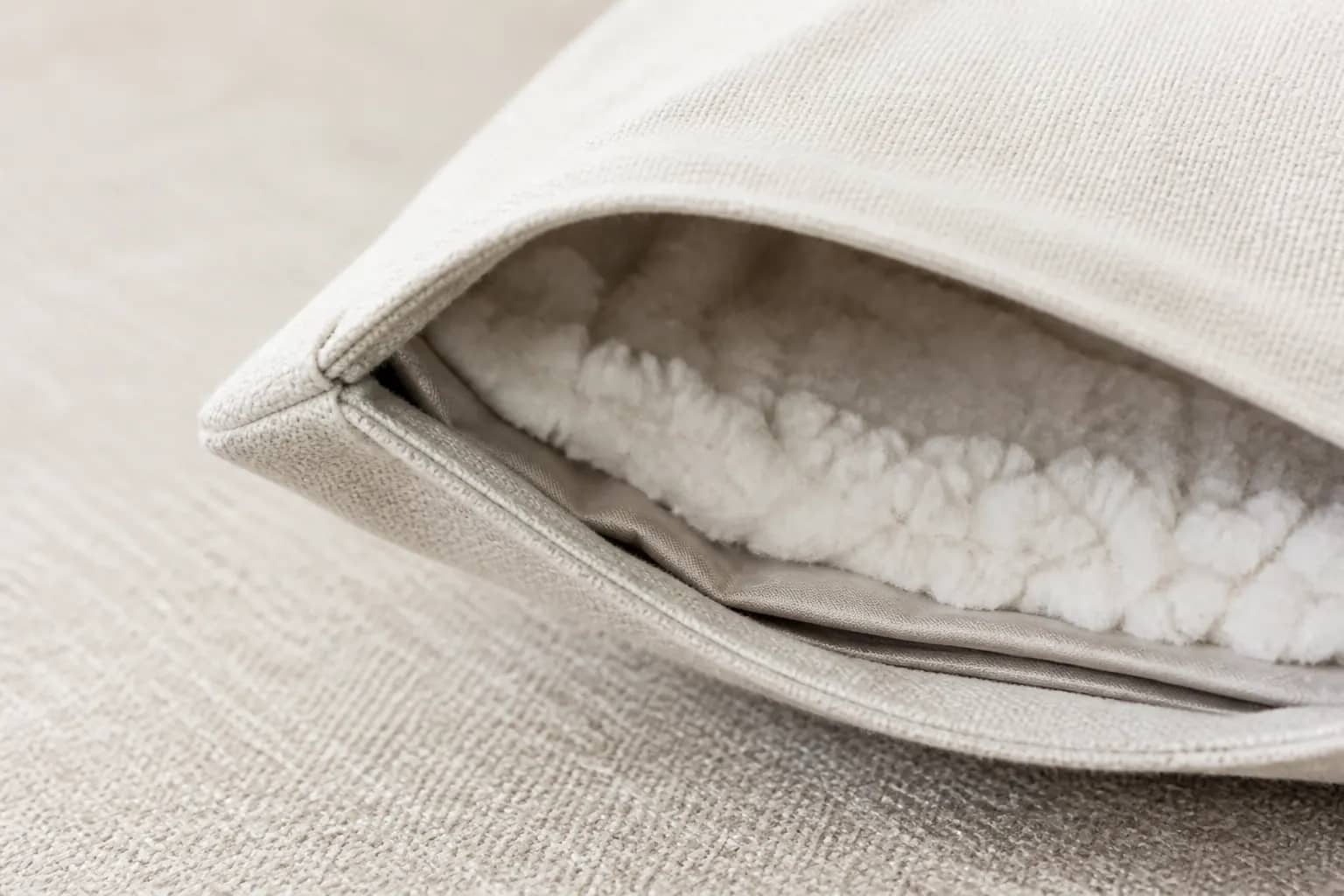 Close view of the Cat Covey gusseted pouch and sherpa lining, Atlanta, GA